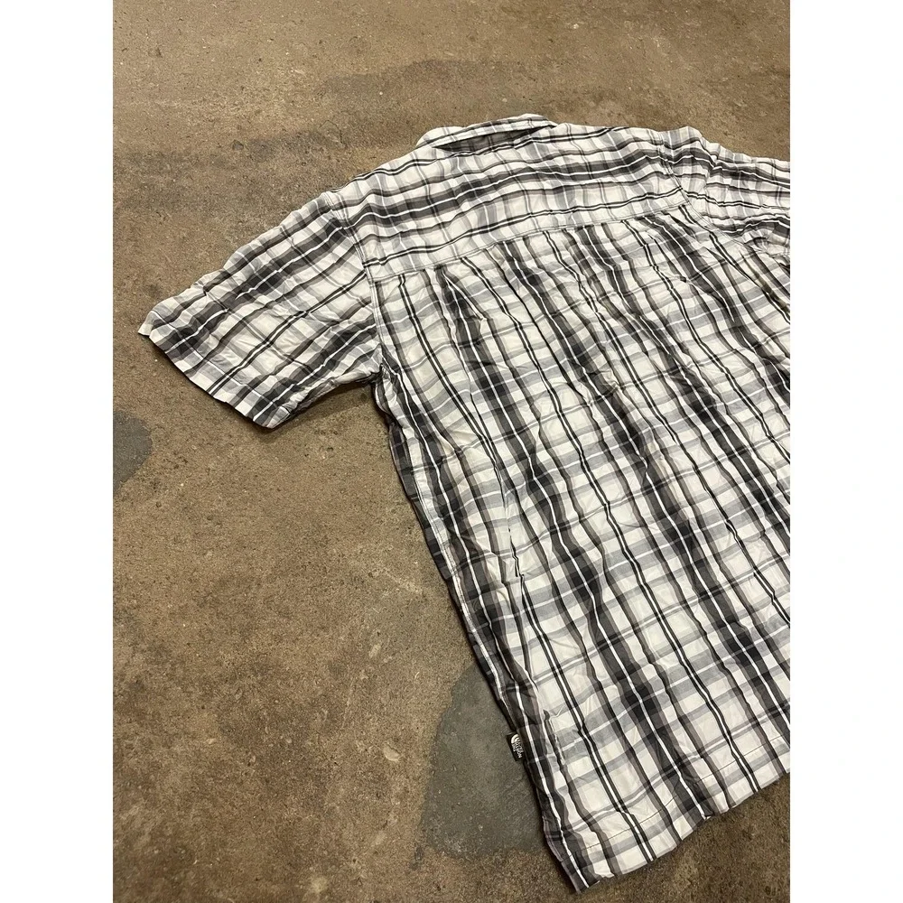 The North Face Shirt Mens Medium Gray Plaid Short Sleeve Button Up‎ Hiking Trail